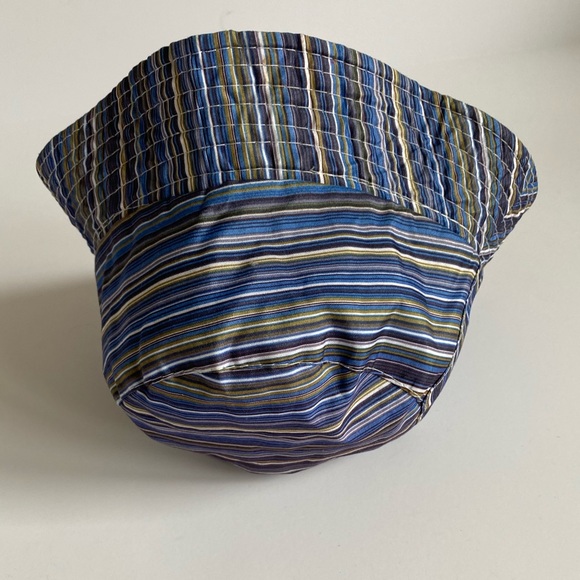 Reversible Stripe or Plaid Bucket Hat Size 12-24 Months - Picture 3 of 9